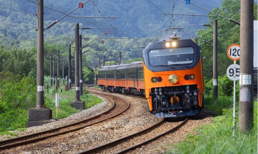 樂齡旅遊-鐵道旅遊-觀光列車-米其林-環島之星-鳴日廚房-山嵐號-三麗鷗萌旅號-地方創生-鐵道