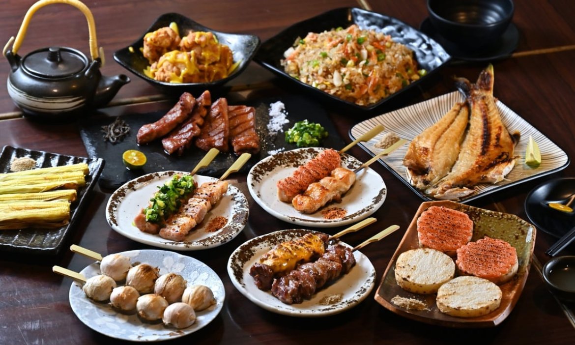 高雄宵夜美食地圖｜橋頭隱藏版日式串燒、鳥松嚐泰式烤肉，續攤巷子裡的炭火異國味
