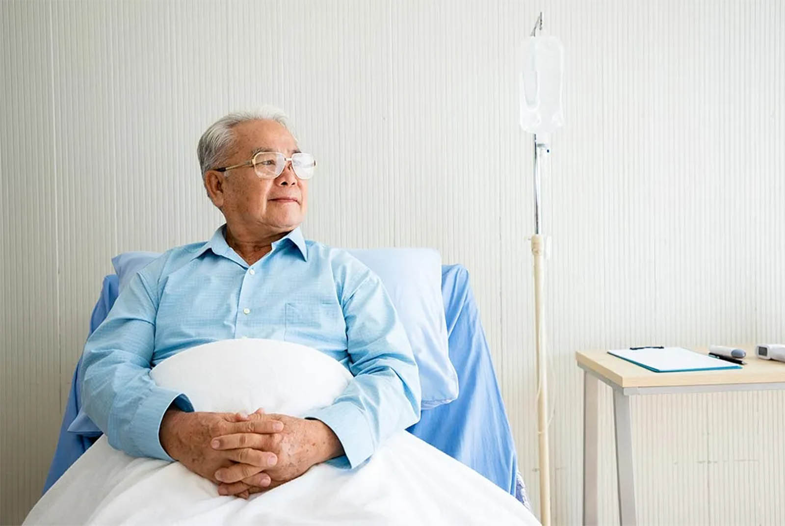一位照護工作者的觀察：會什麼「提早退休」的他...