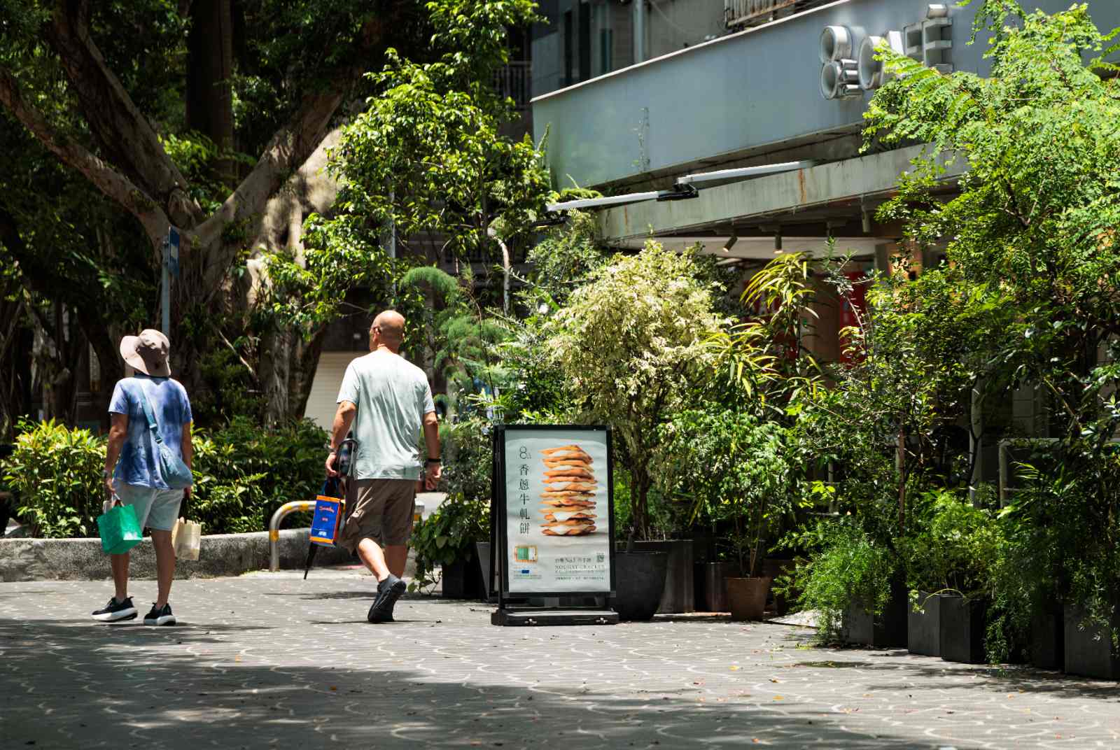 外國遊客排隊瘋買！永康街為何變成「牛軋餅一條街」？