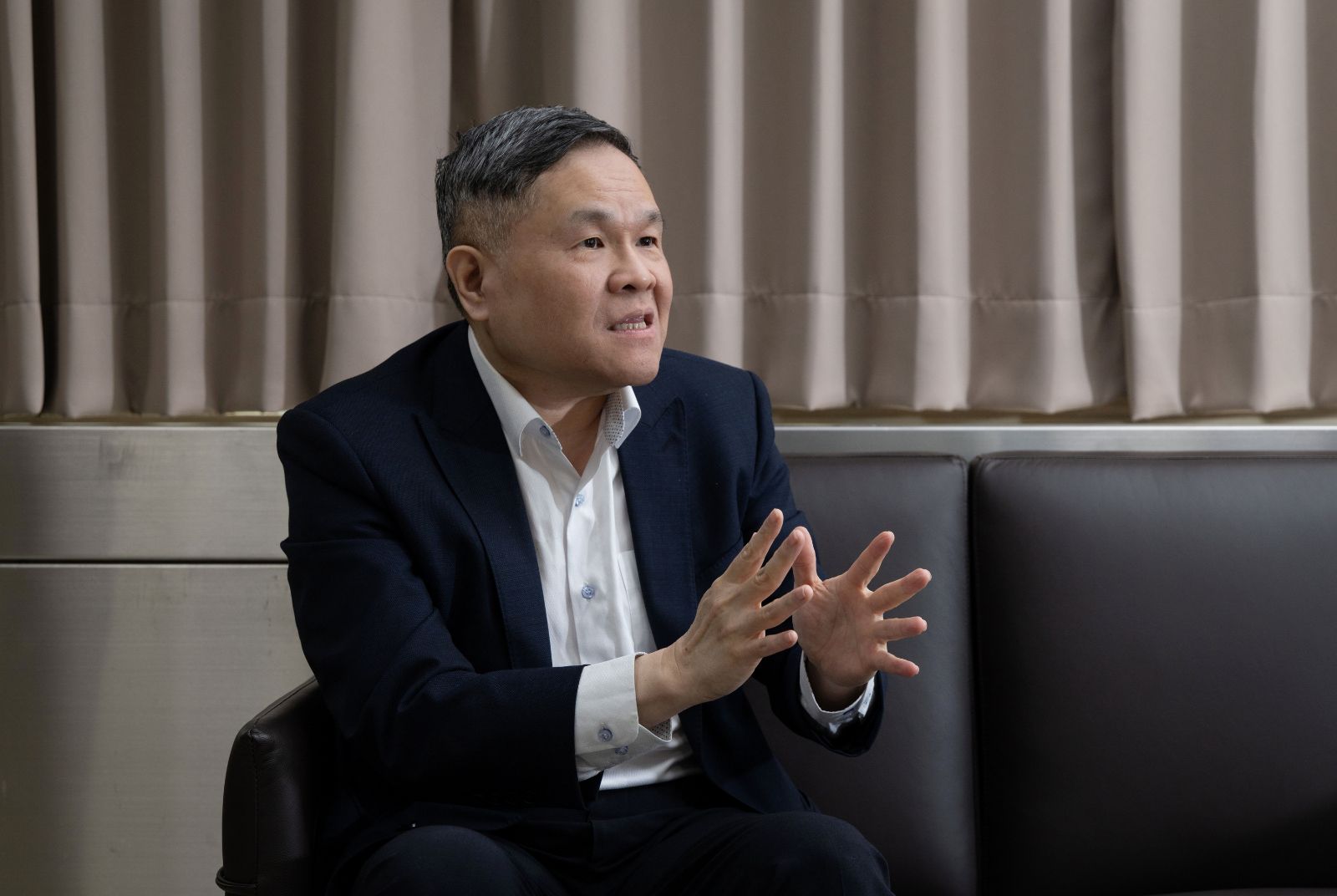 55歲後勞參率大降,中年人為何留不住?勞動部次長李健鴻解析留才關鍵